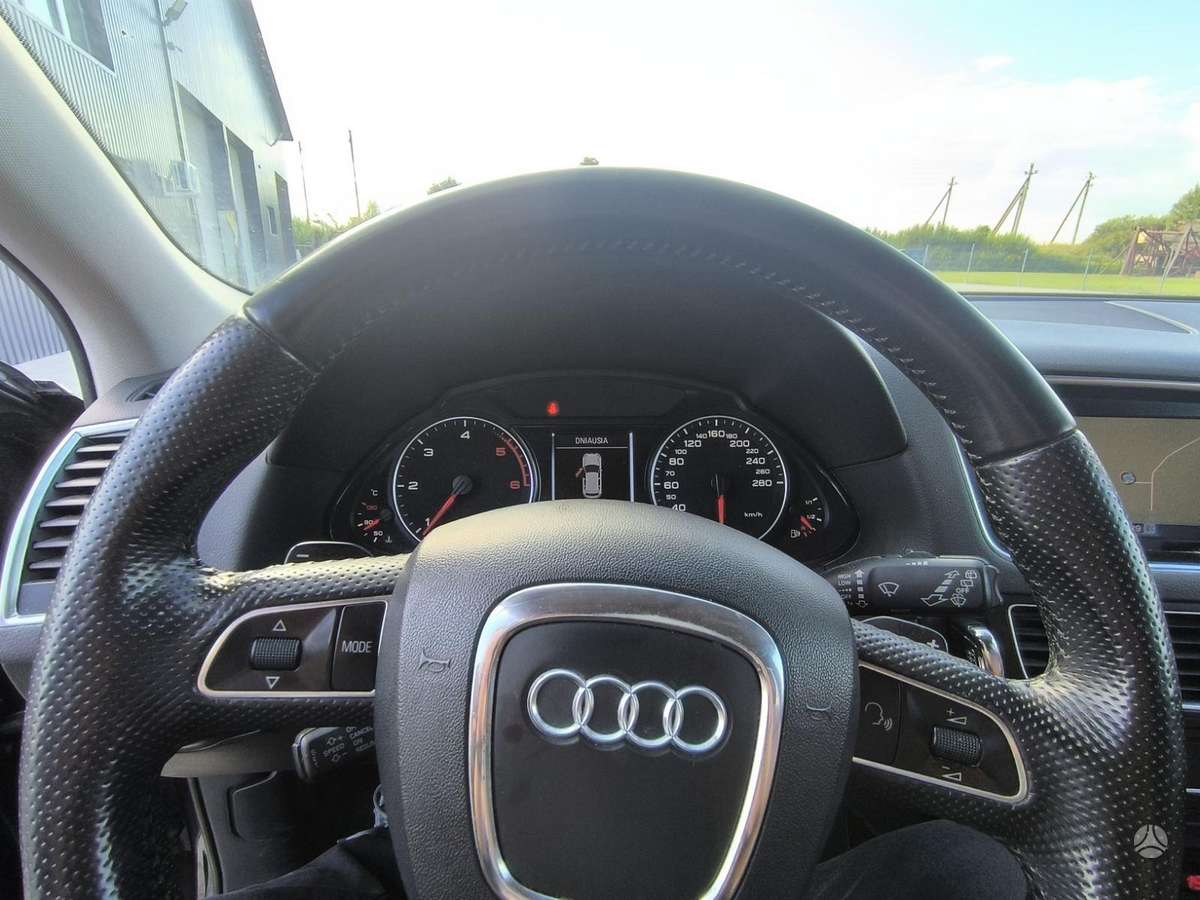 Audi Q5, 2.0 l., off-road / crossover