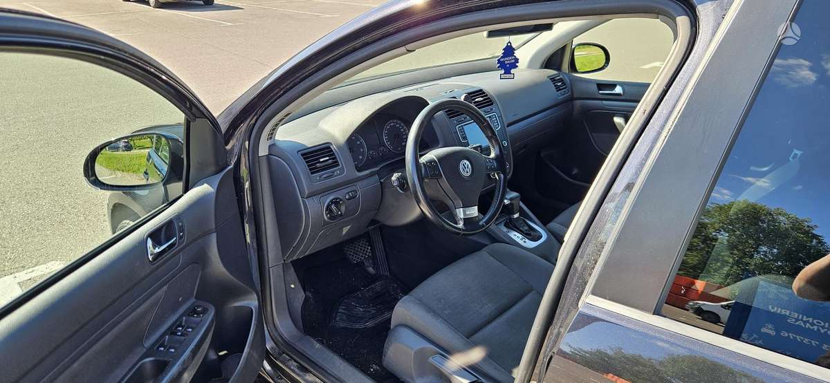 Volkswagen Golf - 6