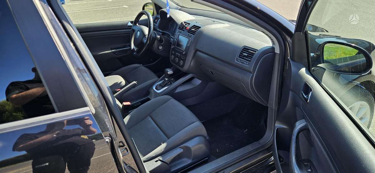 Volkswagen Golf - 8
