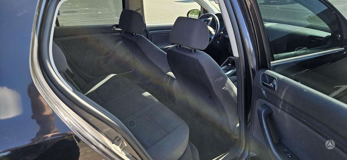 Volkswagen Golf - 10