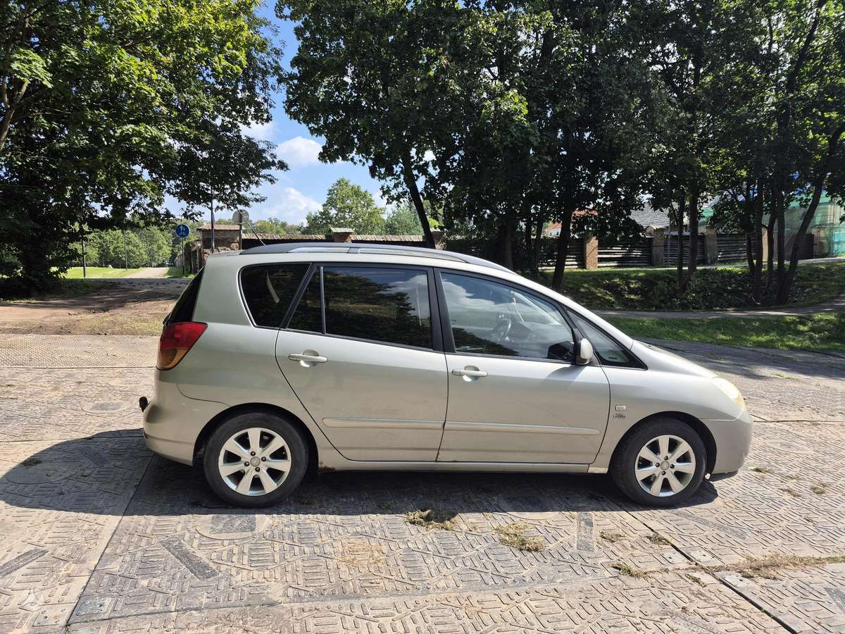Toyota Corolla Verso - 2