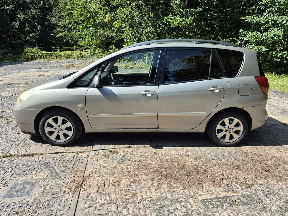Toyota Corolla Verso - 3
