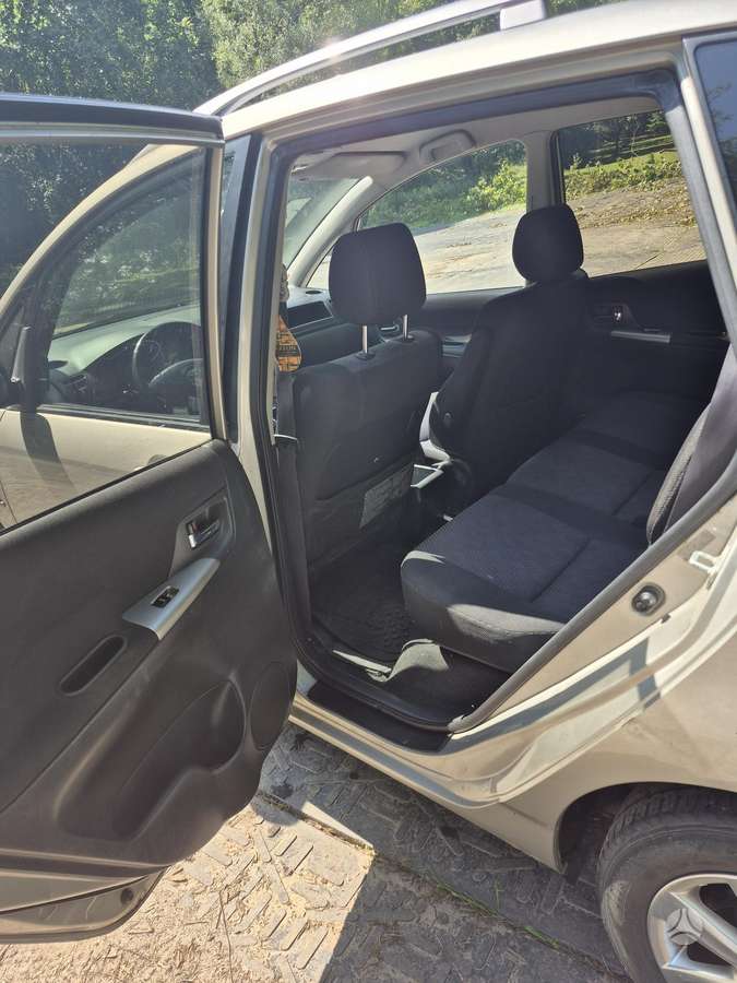 Toyota Corolla Verso - 5