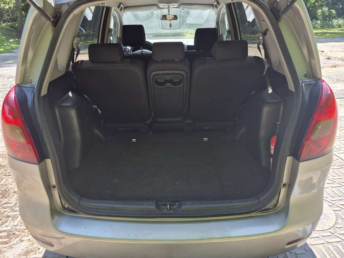 Toyota Corolla Verso - 6