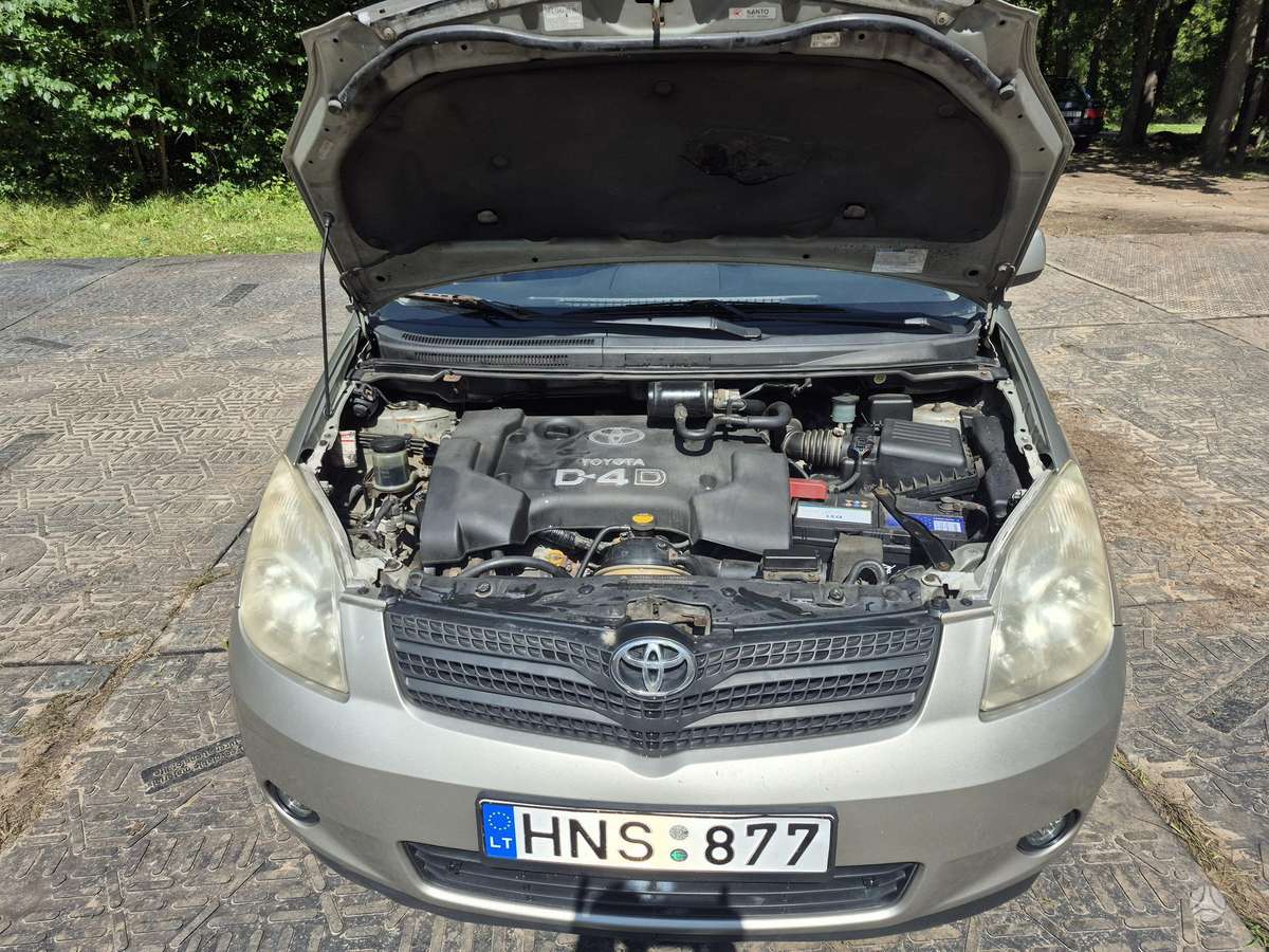 Toyota Corolla Verso - 8