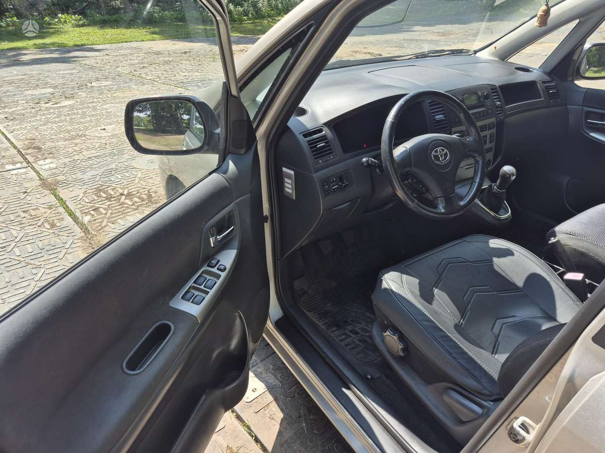 Toyota Corolla Verso - 11