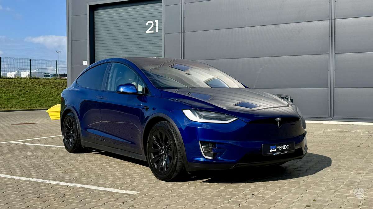 Tesla Model X - 3