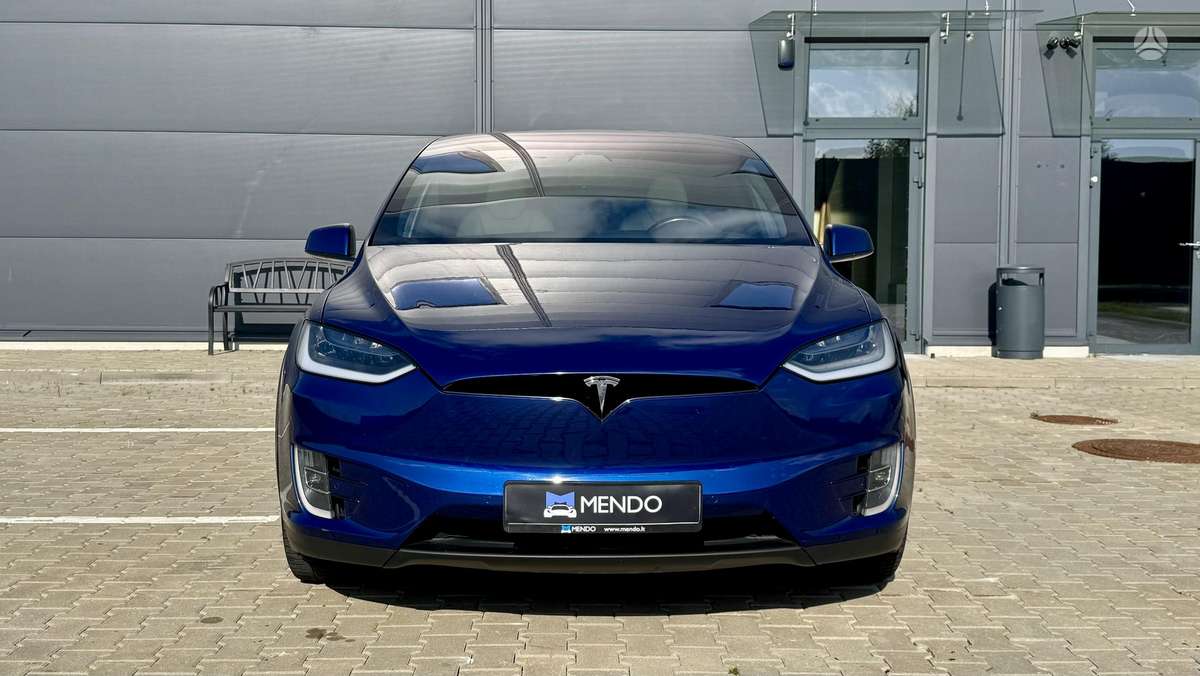 Tesla Model X - 5