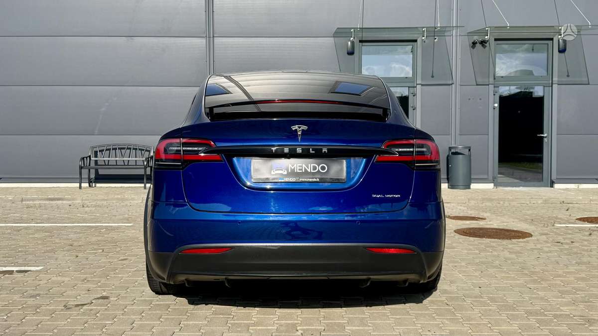 Tesla Model X - 6