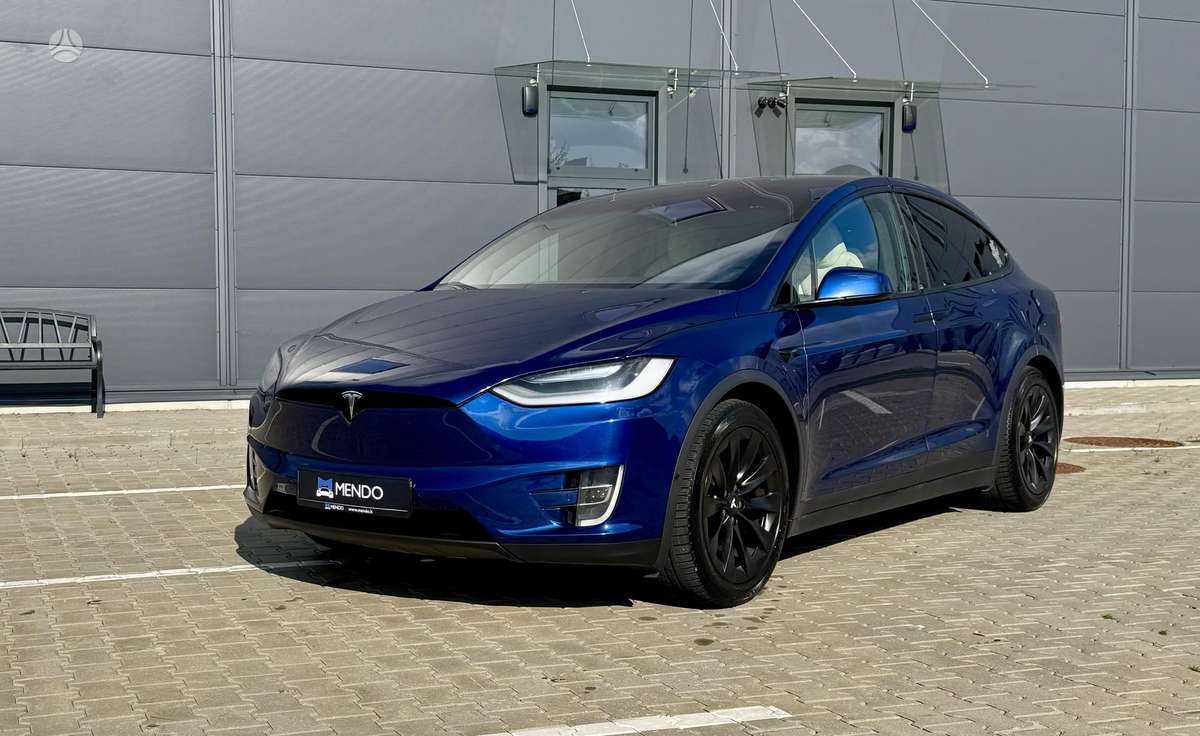 Tesla Model X - 1