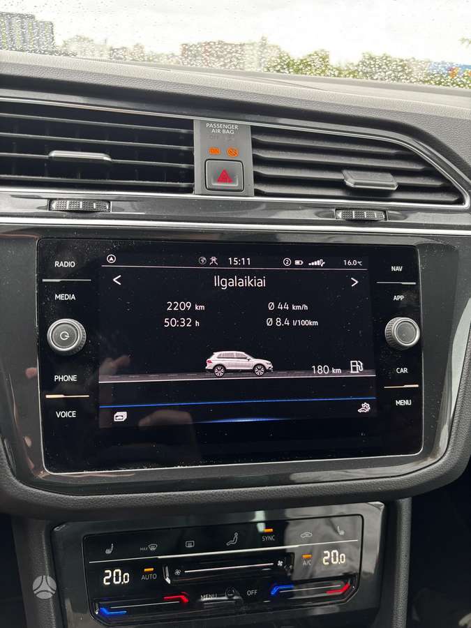 Volkswagen Tiguan - 10
