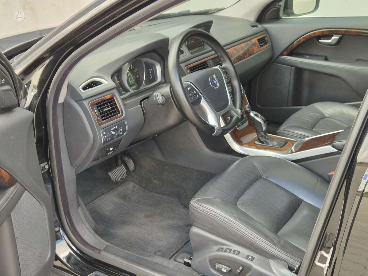Volvo XC70, 3.2 l., wagon