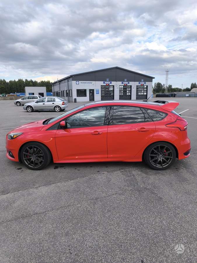 Ford Focus ST, 2.0 l., hatchback