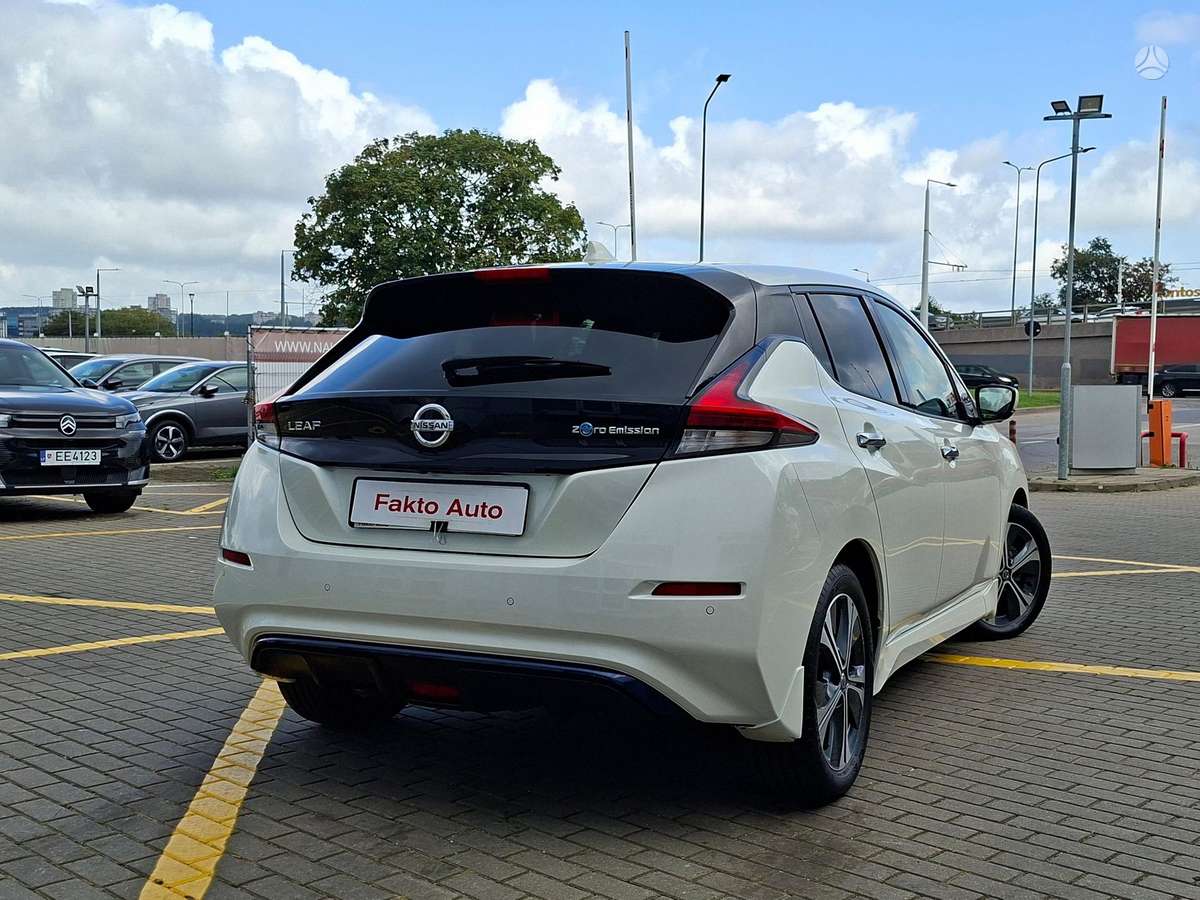 Nissan Leaf, hečbekas