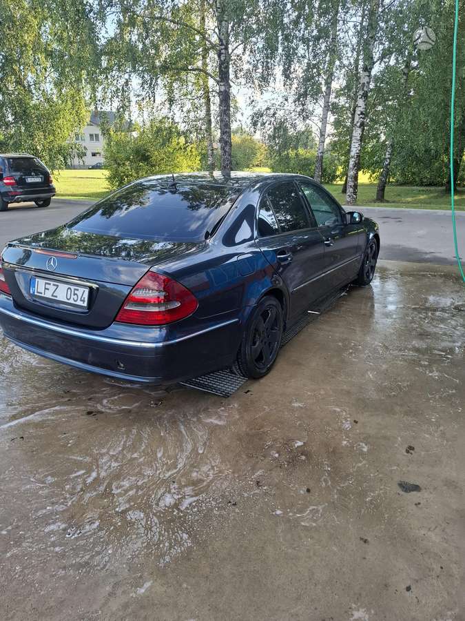 Mercedes-Benz E270, 2.7 l., Седан