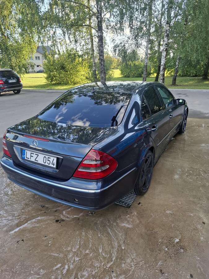 Mercedes-Benz E270, 2.7 l., Седан