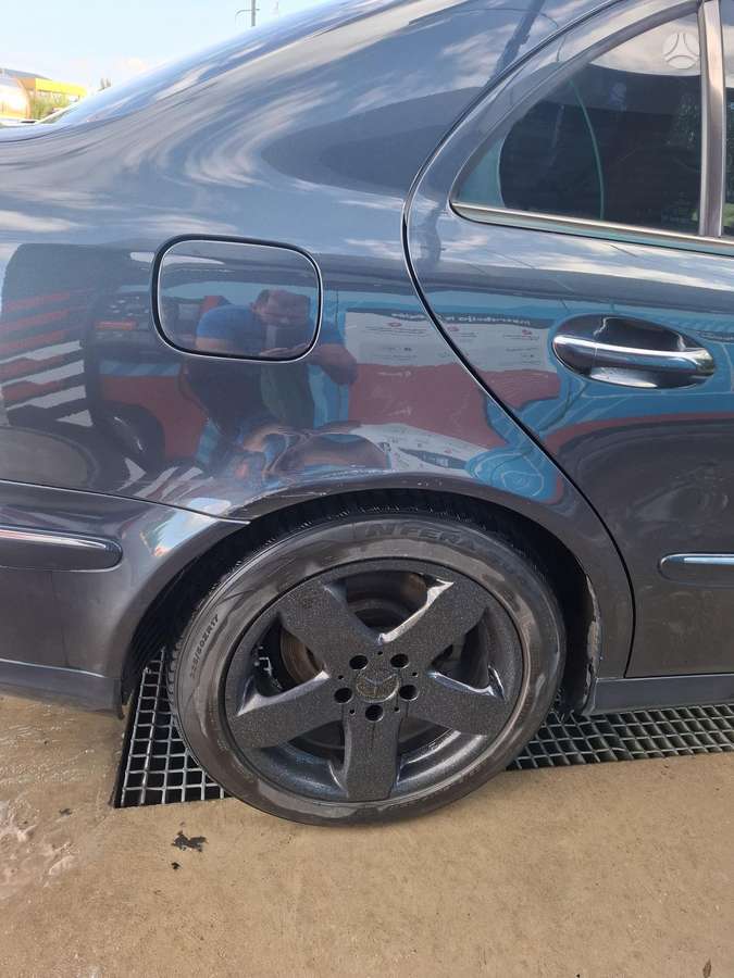 Mercedes-Benz E270, 2.7 l., Седан