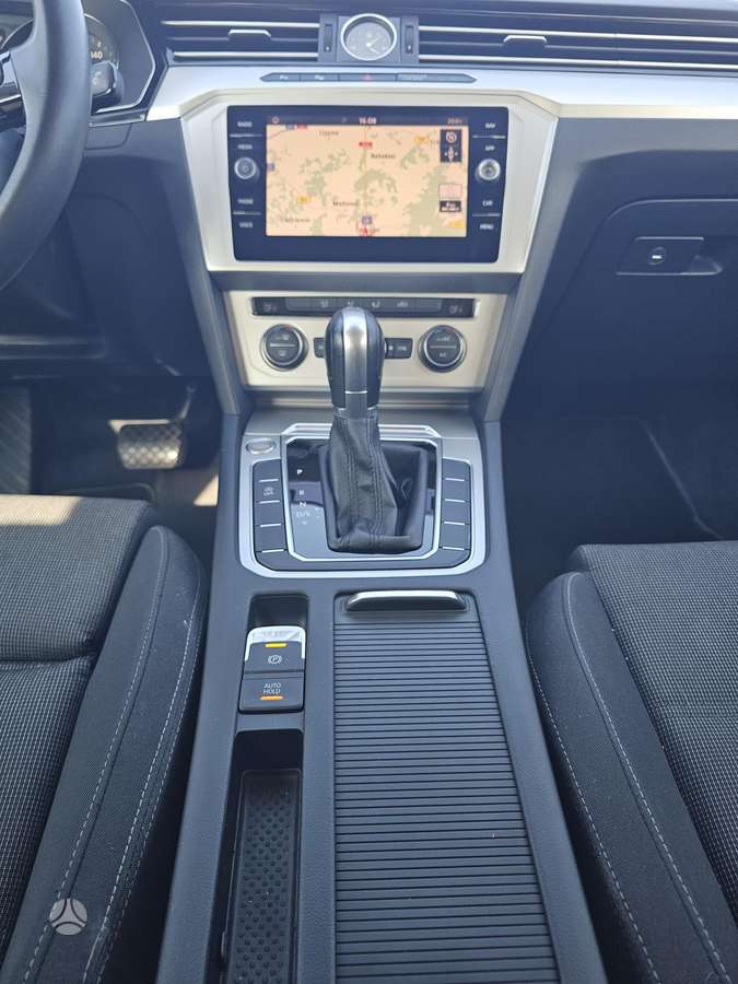 Volkswagen Passat - 11