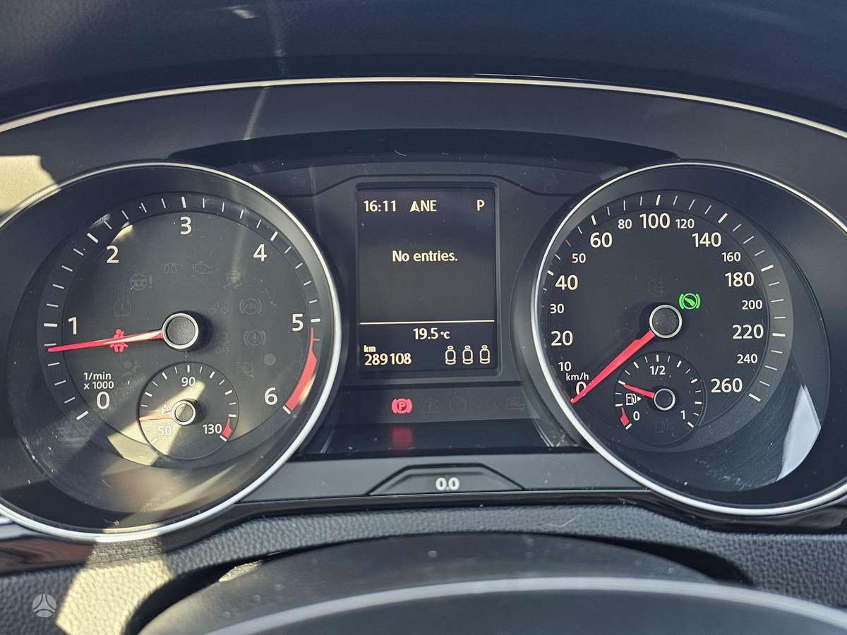 Volkswagen Passat - 12