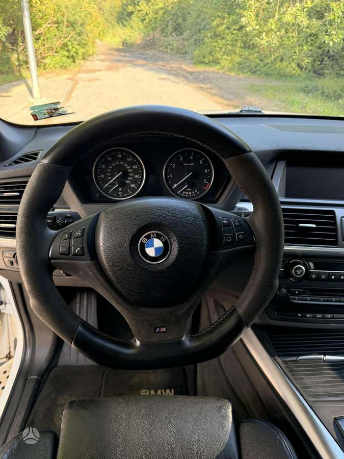 BMW X5, 3.0 l., off-road / crossover