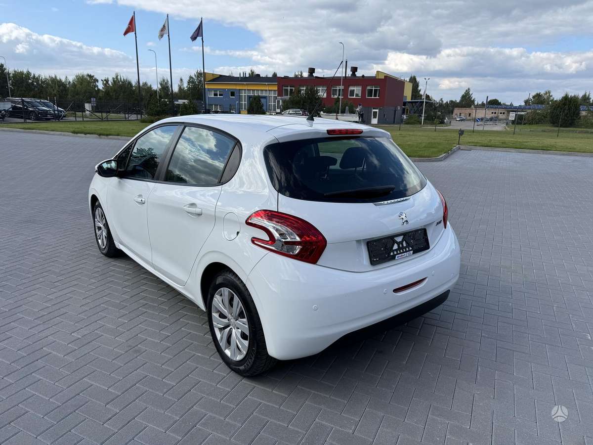 Peugeot 208, 1.2 l., hatchback