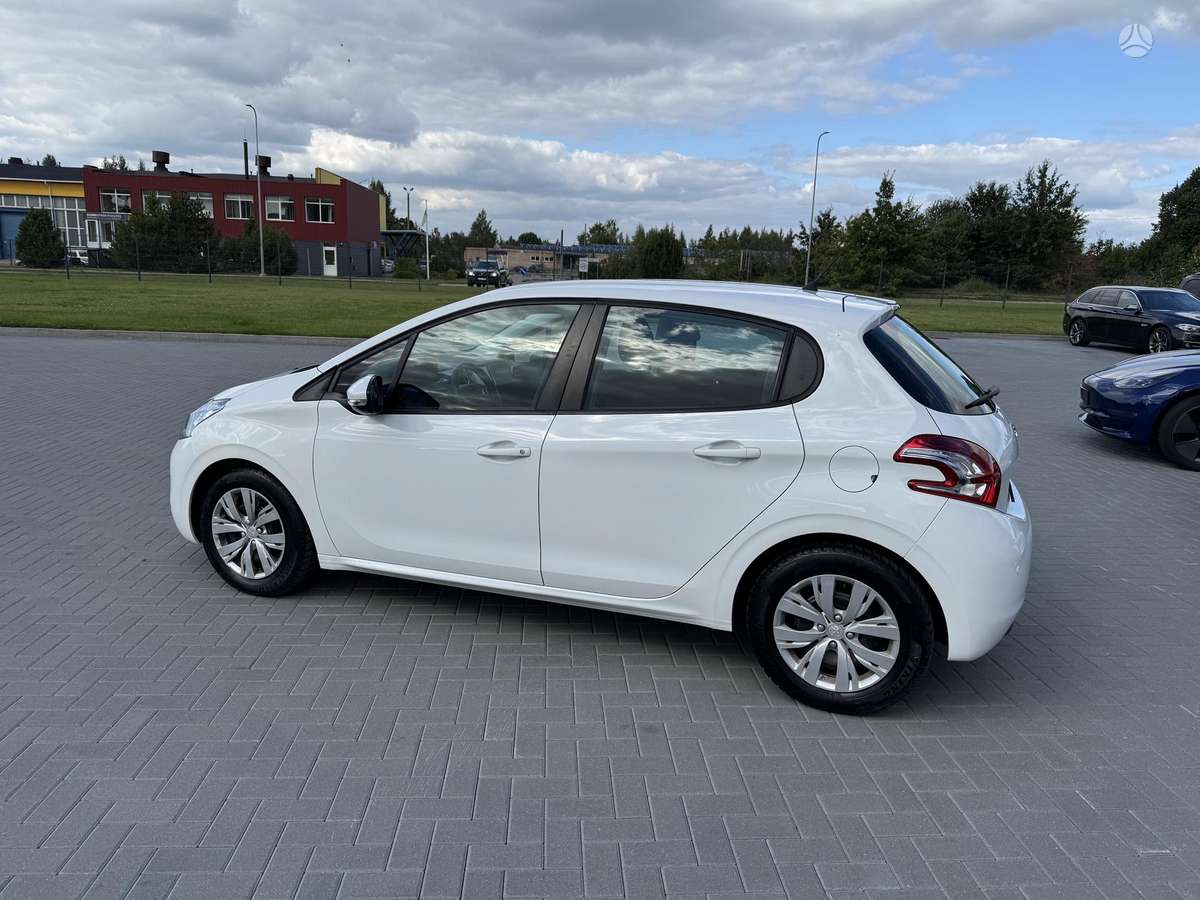 Peugeot 208, 1.2 l., hatchback