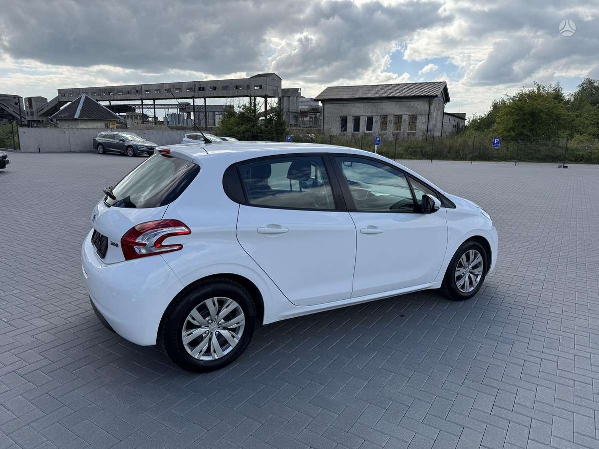 Peugeot 208, 1.2 l., hatchback