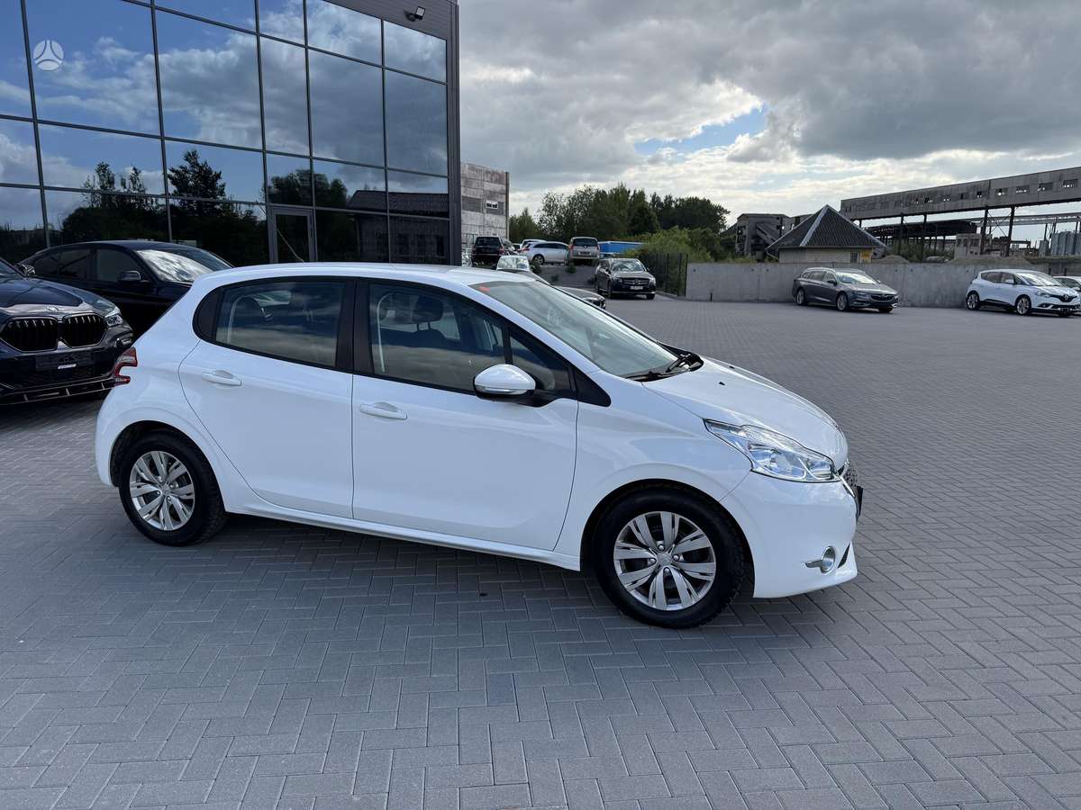 Peugeot 208, 1.2 l., hatchback