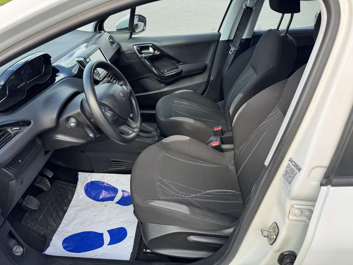 Peugeot 208, 1.2 l., hatchback