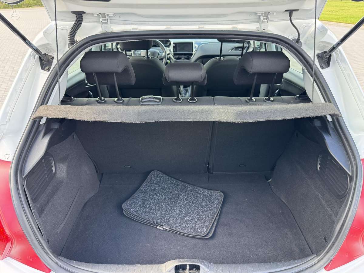 Peugeot 208, 1.2 l., hatchback
