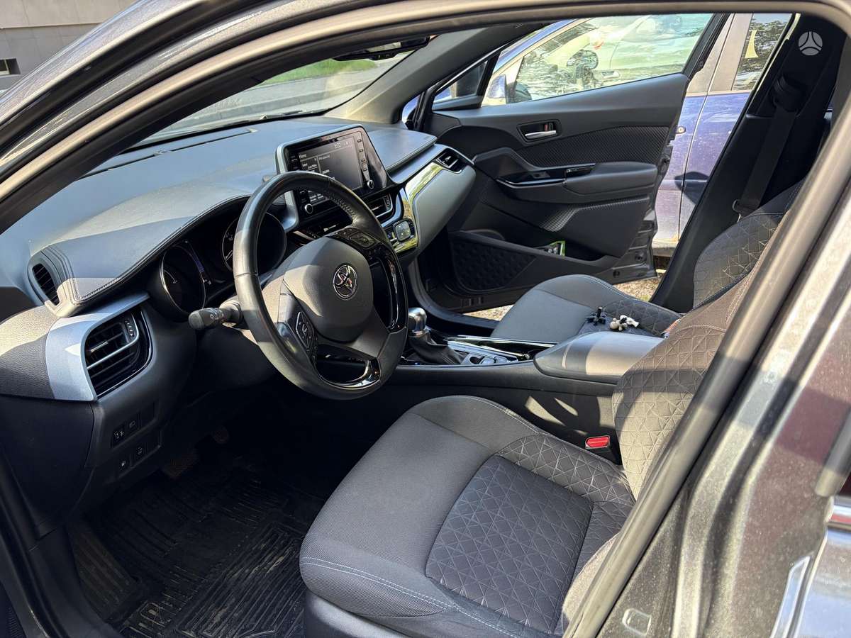 Toyota C-HR - 8