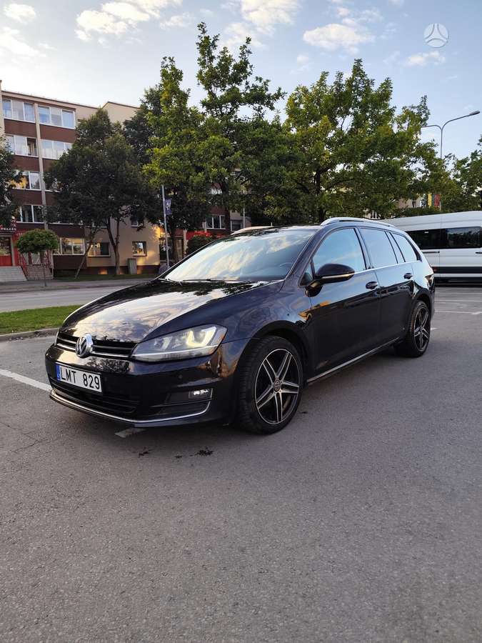 Volkswagen Golf - 1