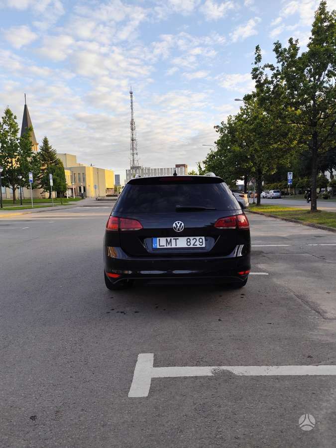 Volkswagen Golf - 6