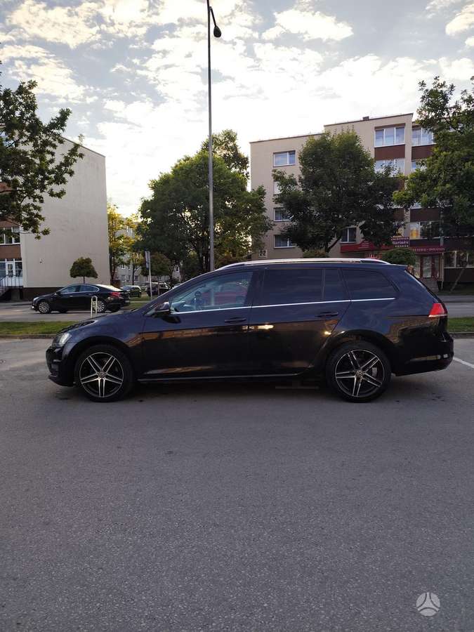 Volkswagen Golf - 8