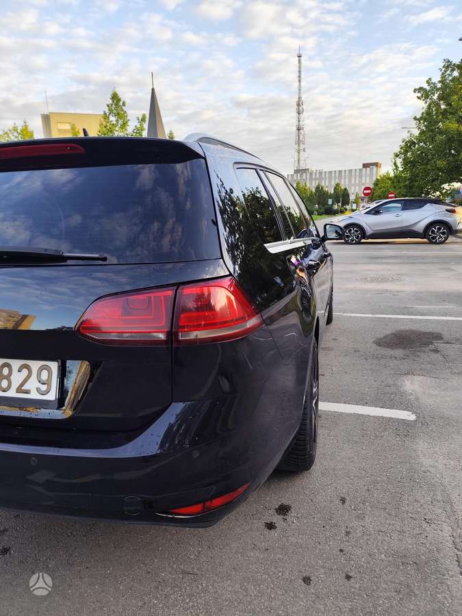 Volkswagen Golf - 10
