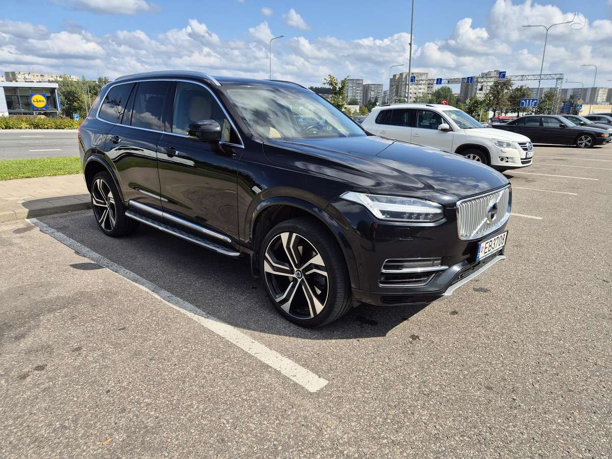 Volvo XC90 - 1