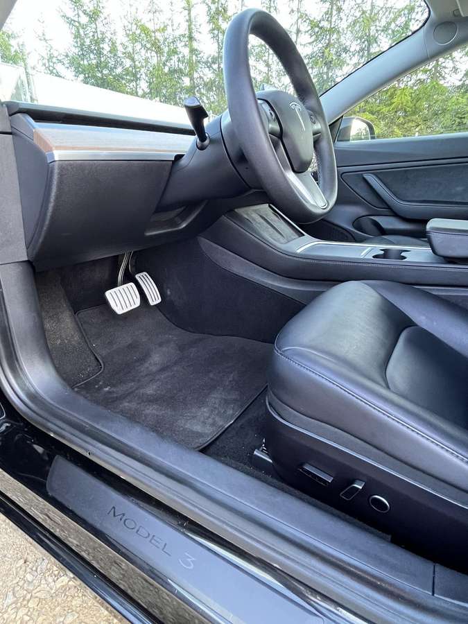 Tesla Model 3, 81 kWh, hatchback
