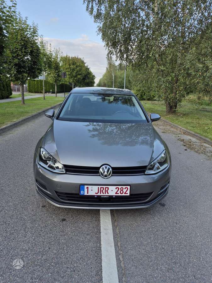 Volkswagen Golf - 1