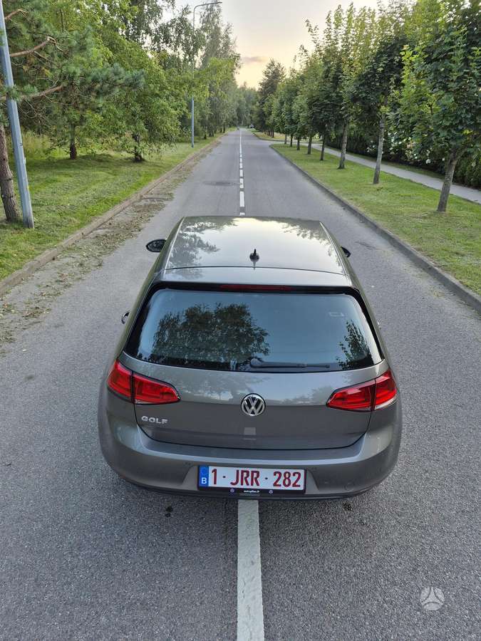 Volkswagen Golf - 6