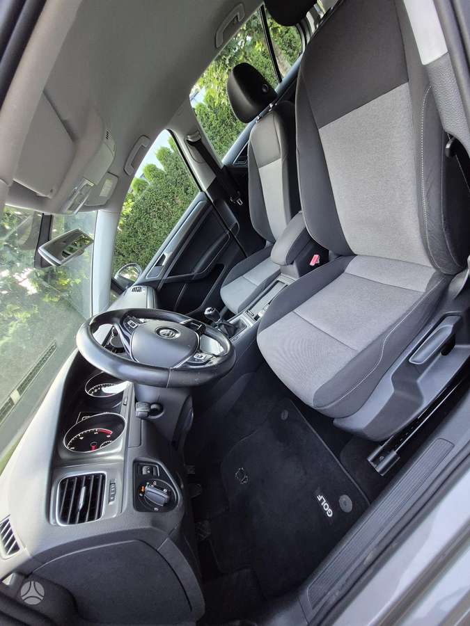 Volkswagen Golf - 8