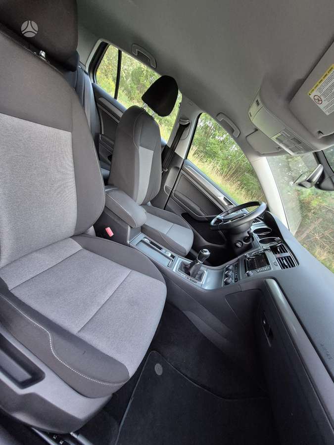 Volkswagen Golf - 10