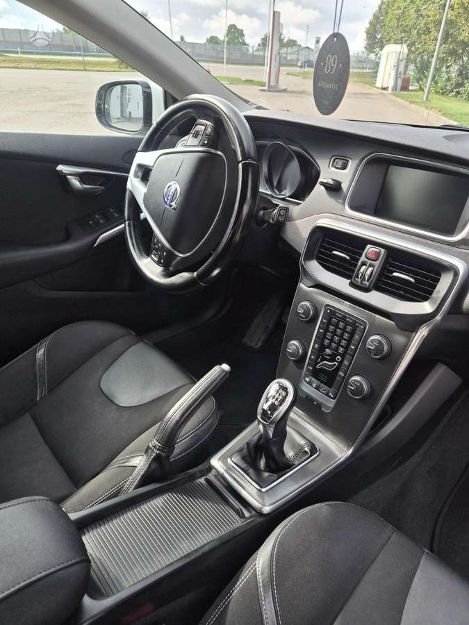 Volvo V40, 1.6 l., Хэтчбек