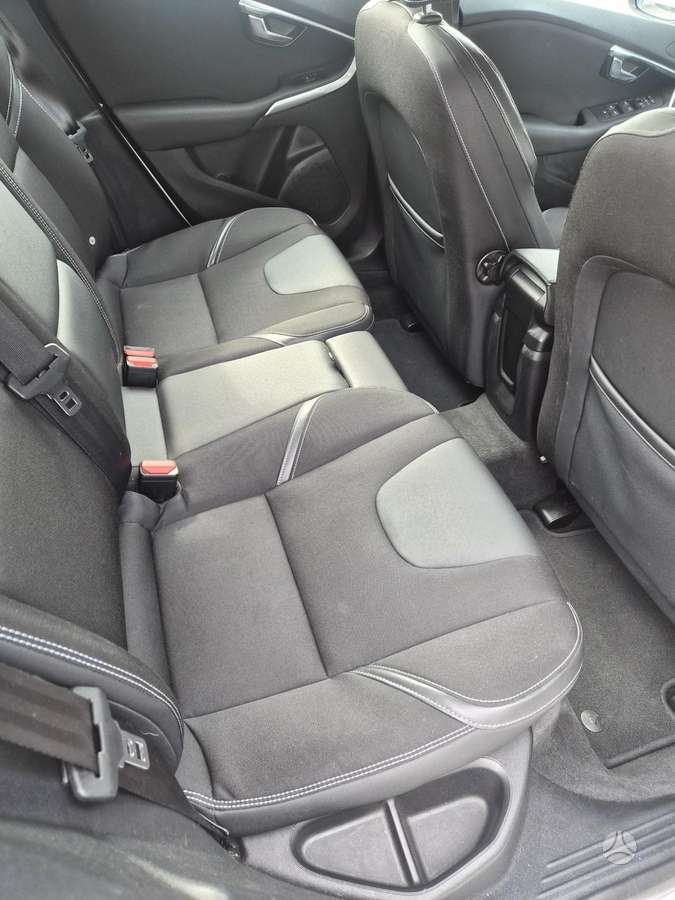 Volvo V40, 1.6 l., Хэтчбек
