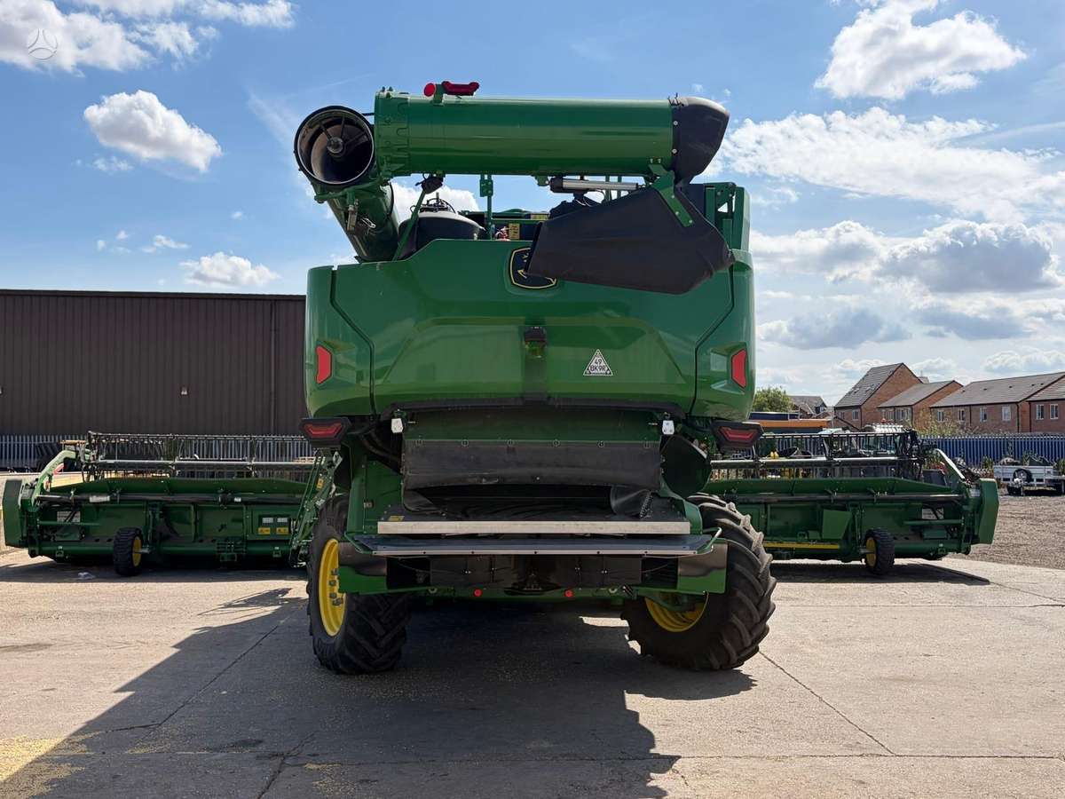 John Deere X9 1100, kombainai
