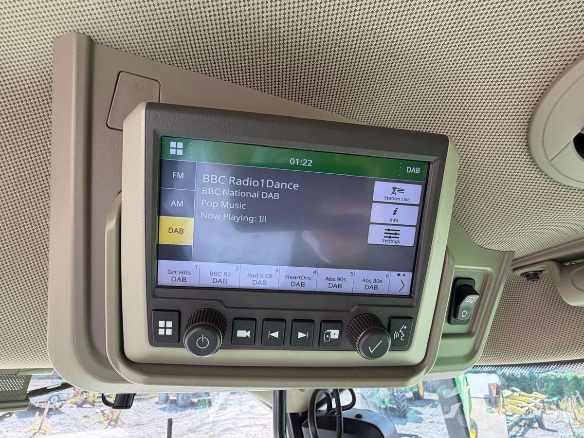 John Deere X9 1100, combine harvesters