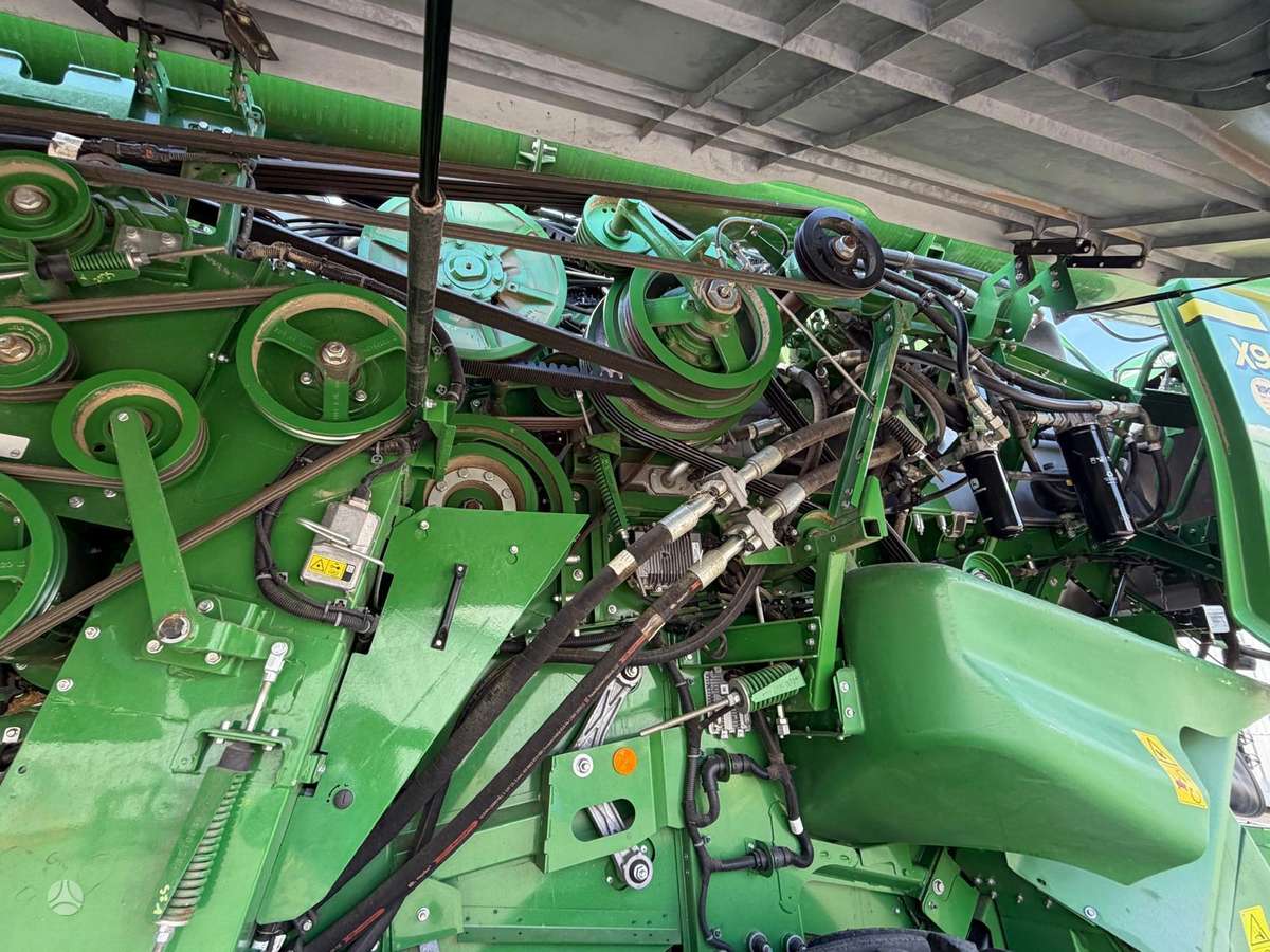 John Deere X9 1100, combine harvesters