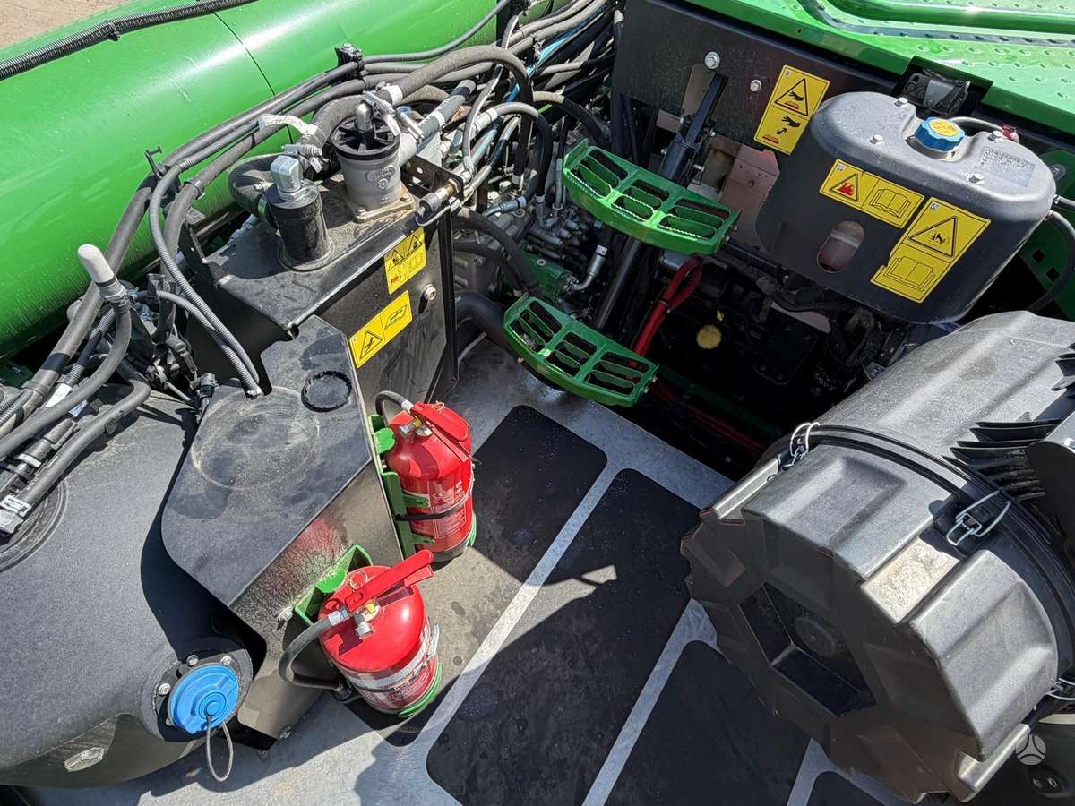 John Deere X9 1100, kombainai