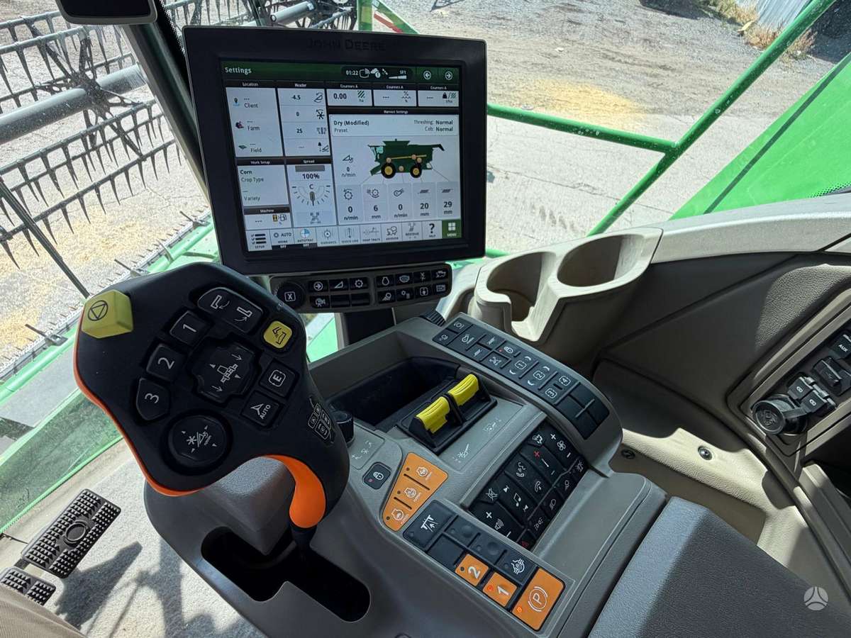 John Deere X9 1100, combine harvesters