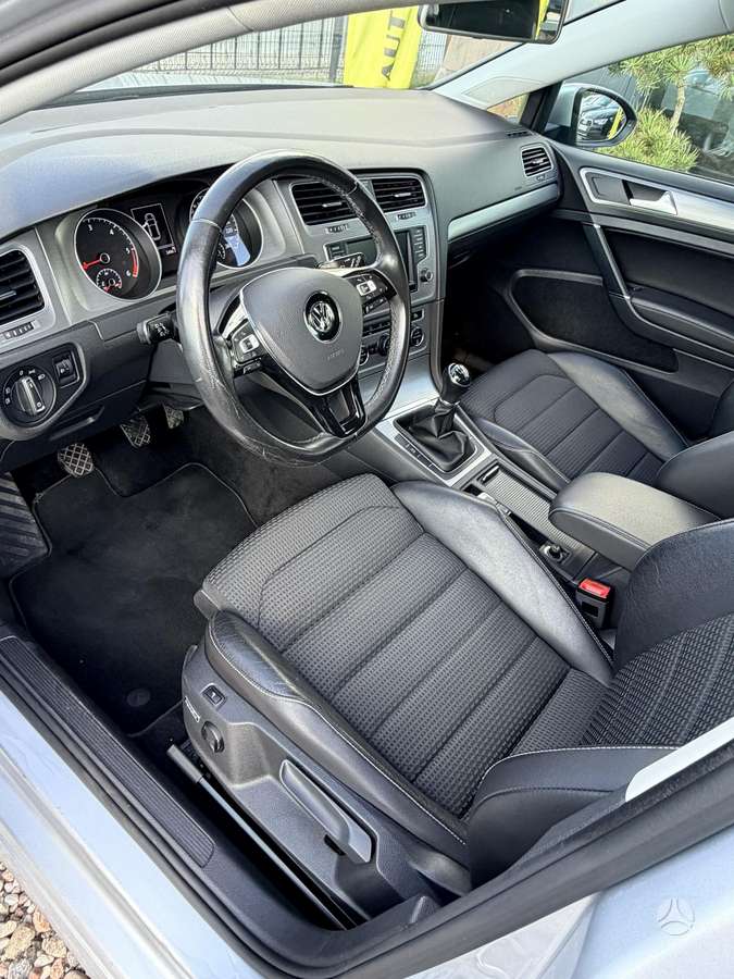 Volkswagen Golf - 5