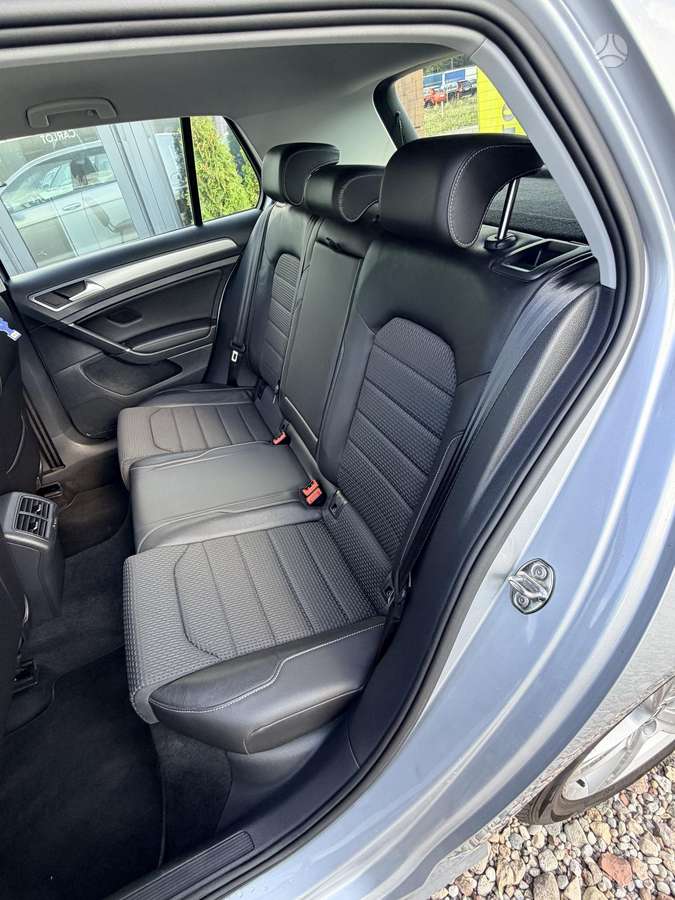 Volkswagen Golf - 8